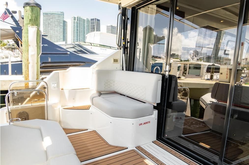 2017 Sea Ray Sundancer 460 — Twin Cummins Diesels & Joystick Docking, Miami