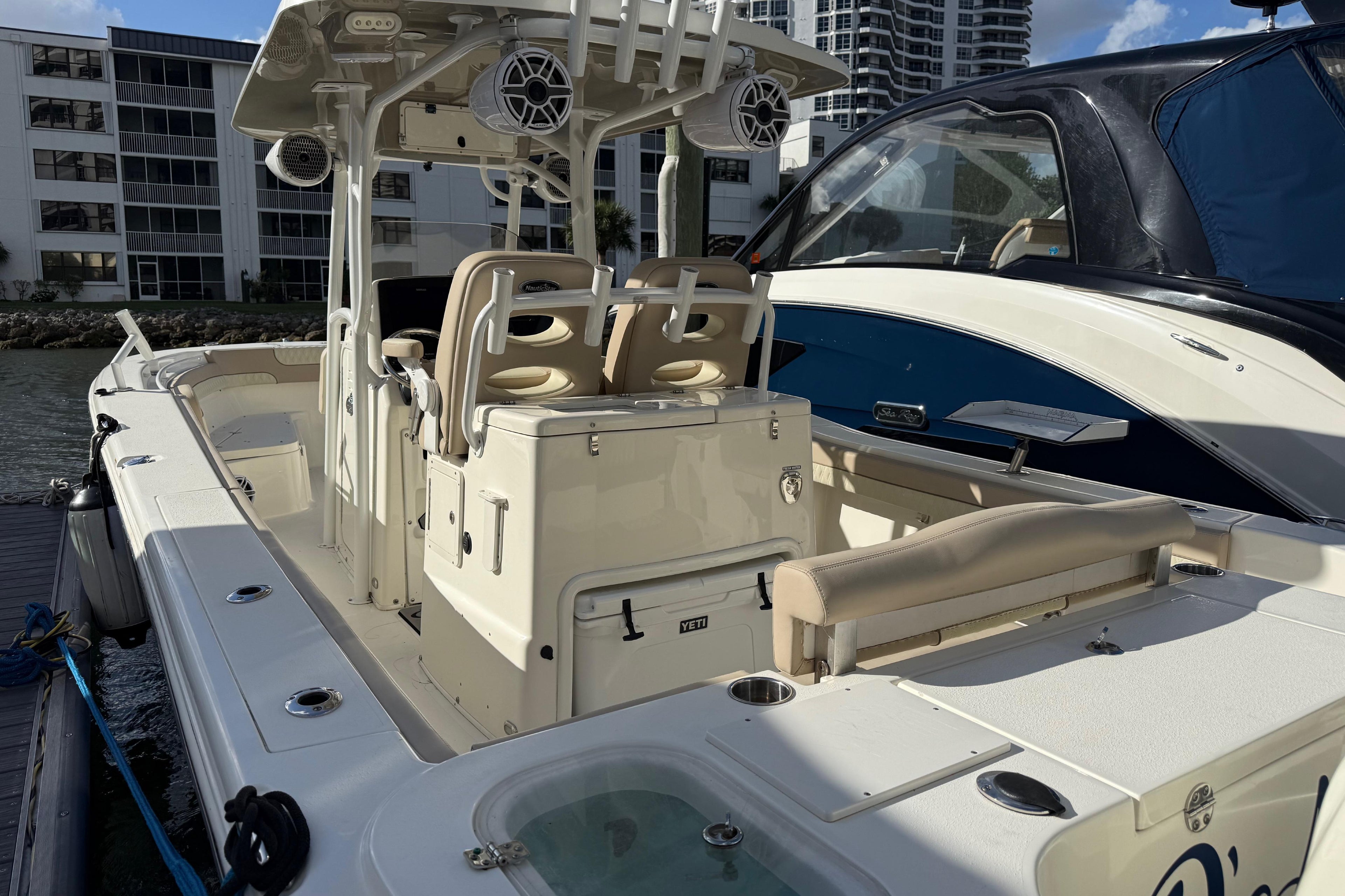 2018 NauticStar 28 XS Offshore — Twin Suzuki 300s, Miami