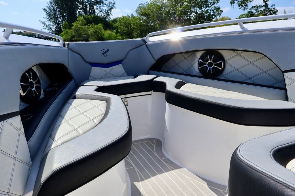 2018 Renegade 33 Open