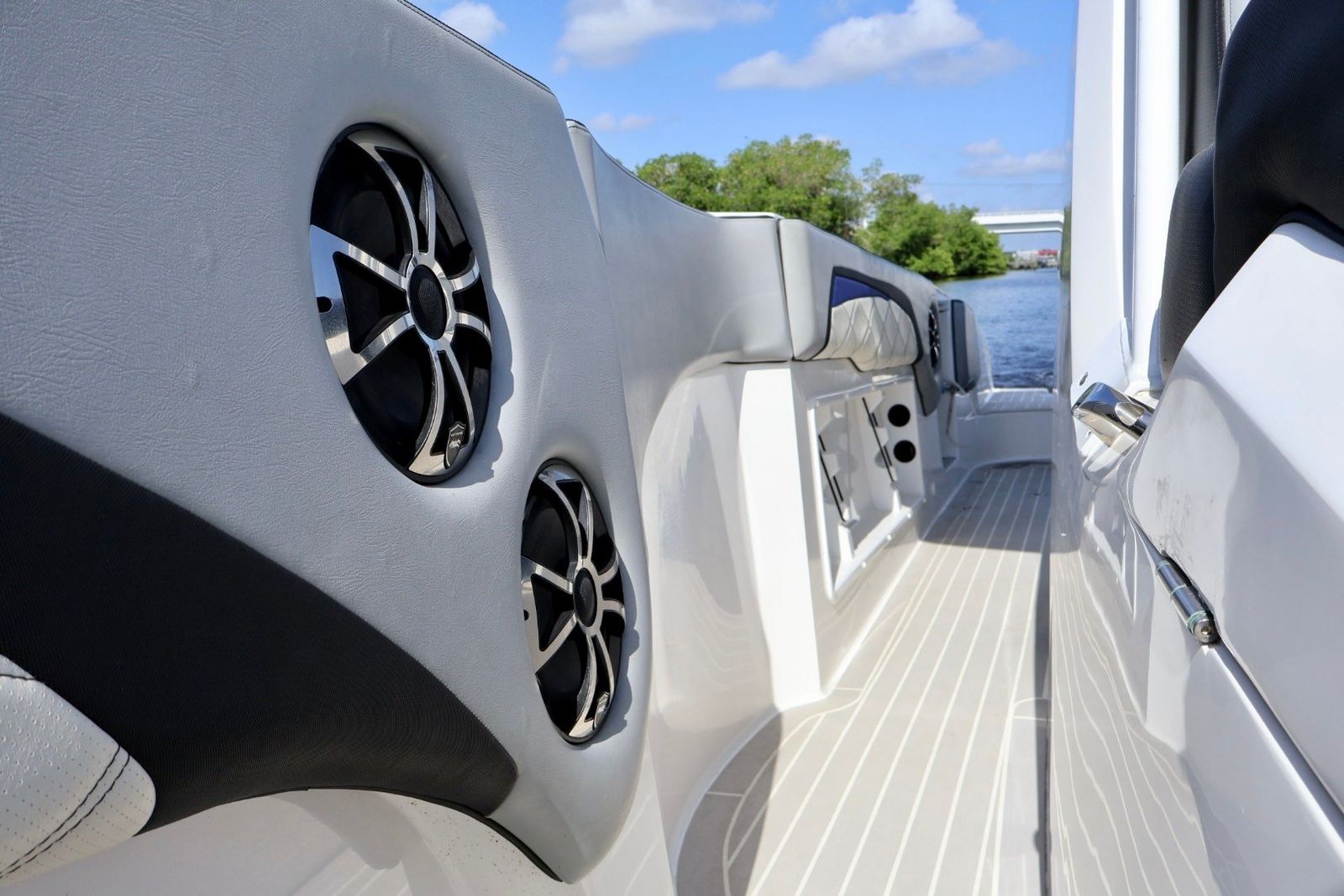 2018 Renegade 33 Open