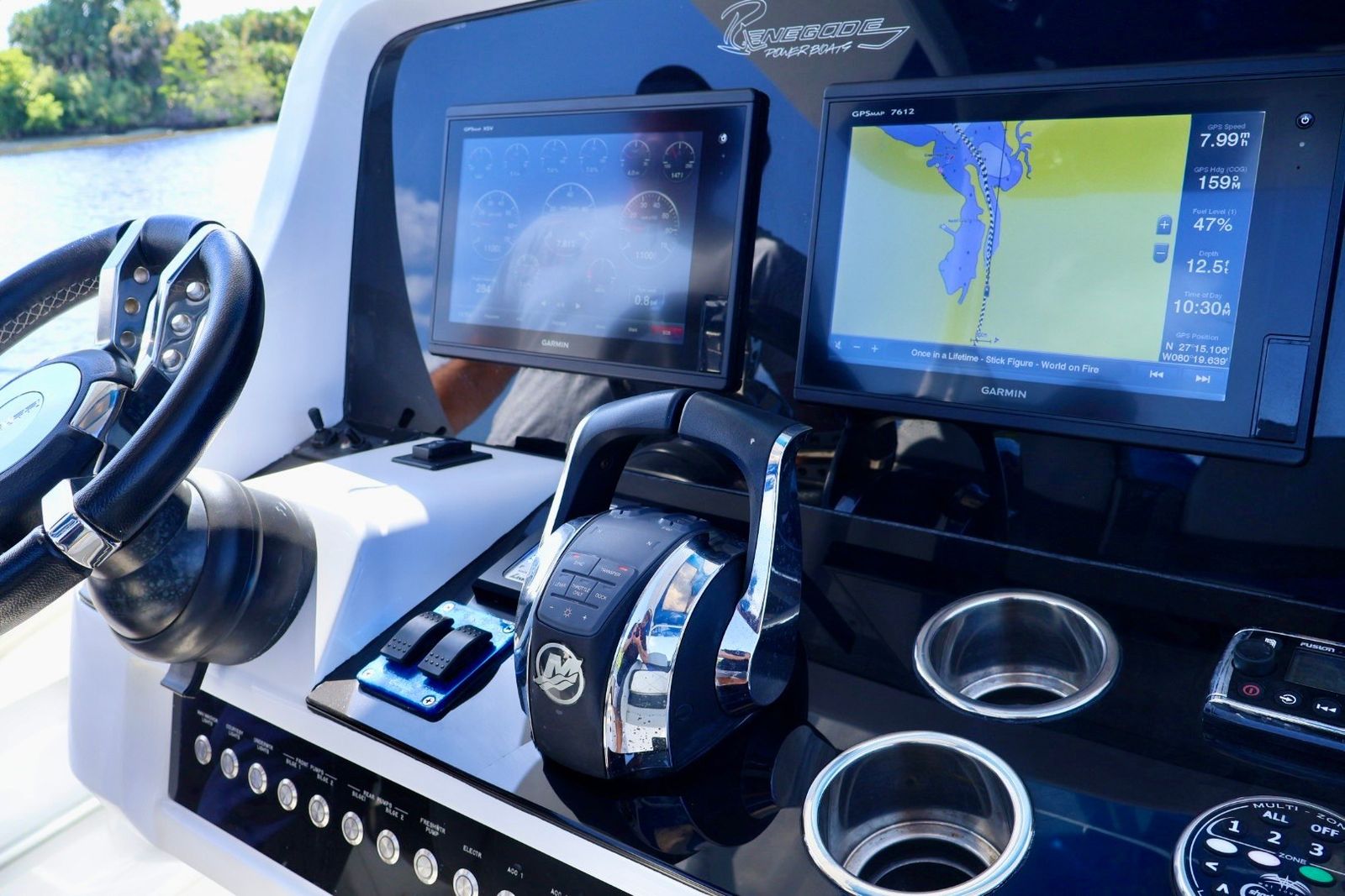 2018 Renegade 33 Open