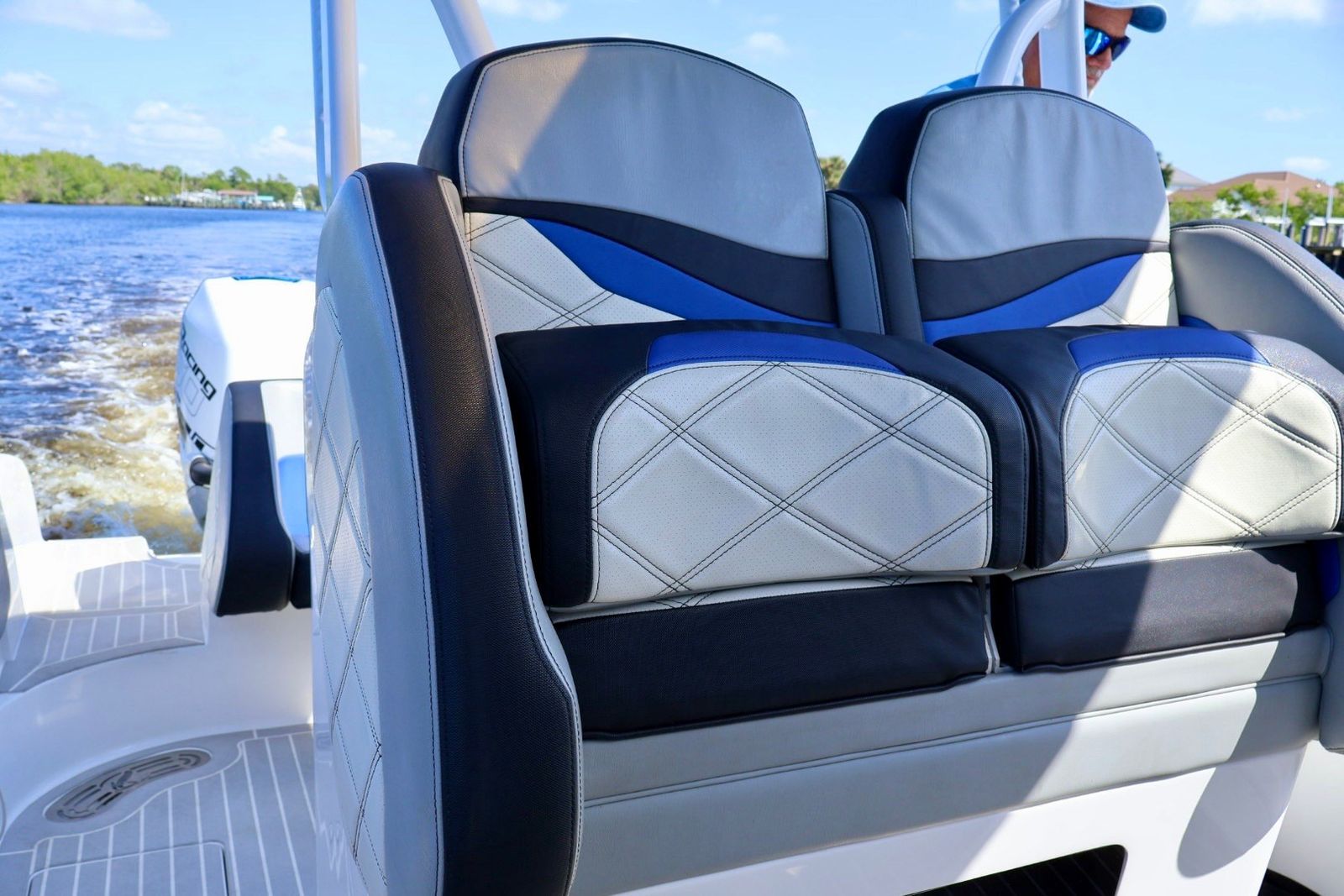 2018 Renegade 33 Open