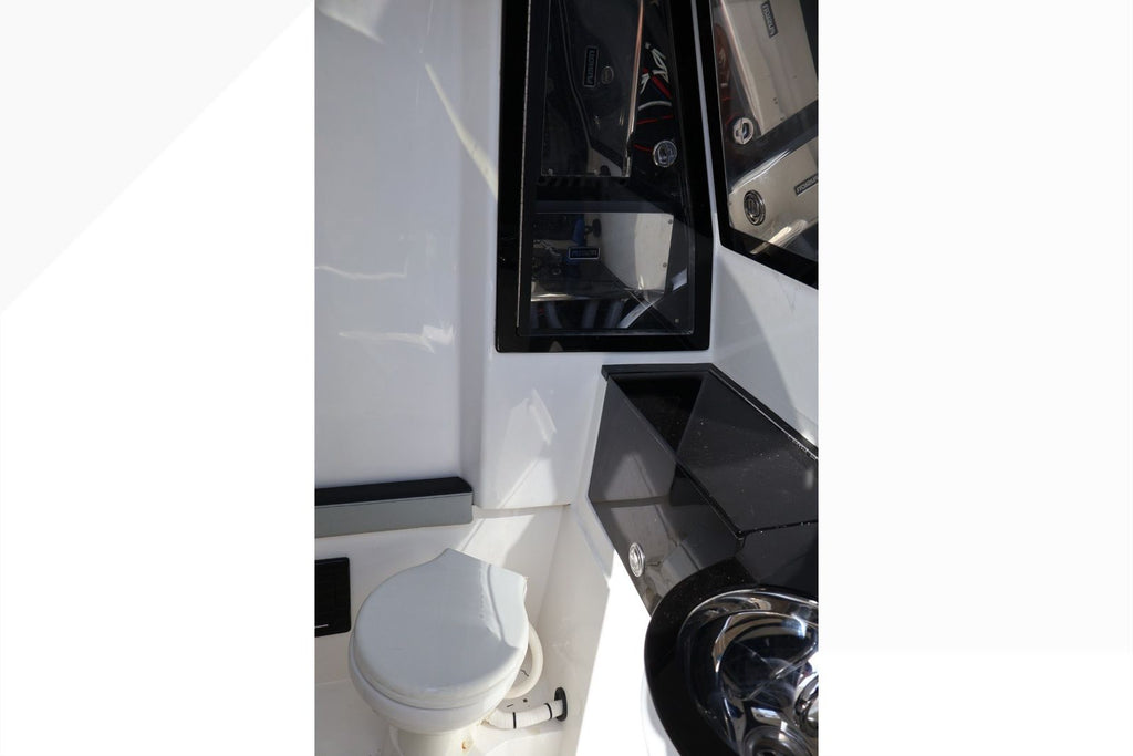 2018 Renegade 33 Open