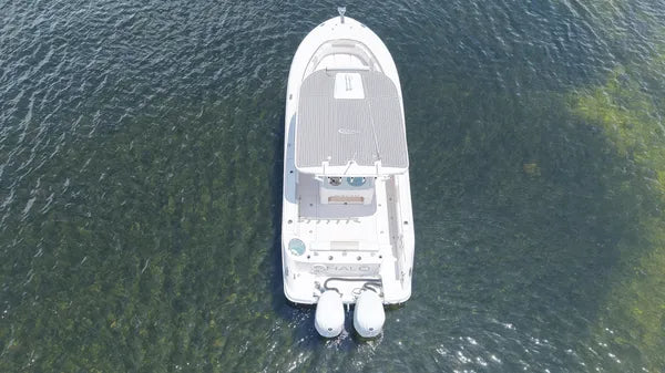 2018 Robalo R302 Center Console — Twin Yamaha F300s, Key Largo