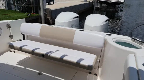 2018 Robalo R302 Center Console — Twin Yamaha F300s, Key Largo