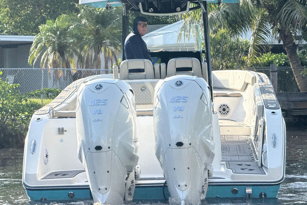 2019 Century 3200 Center Console
