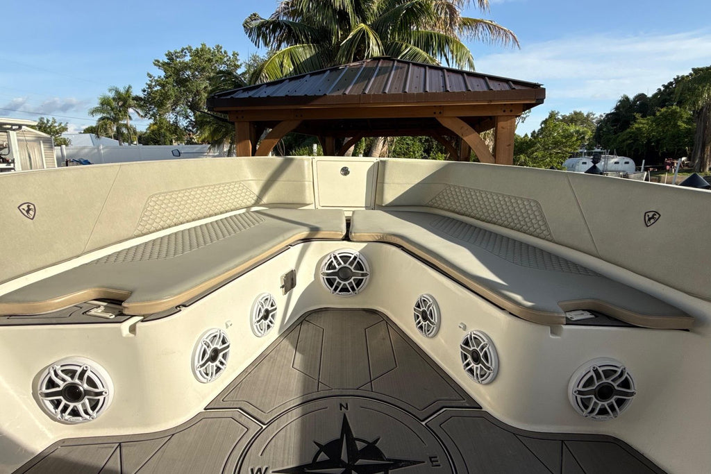 2019 Century 3200 Center Console