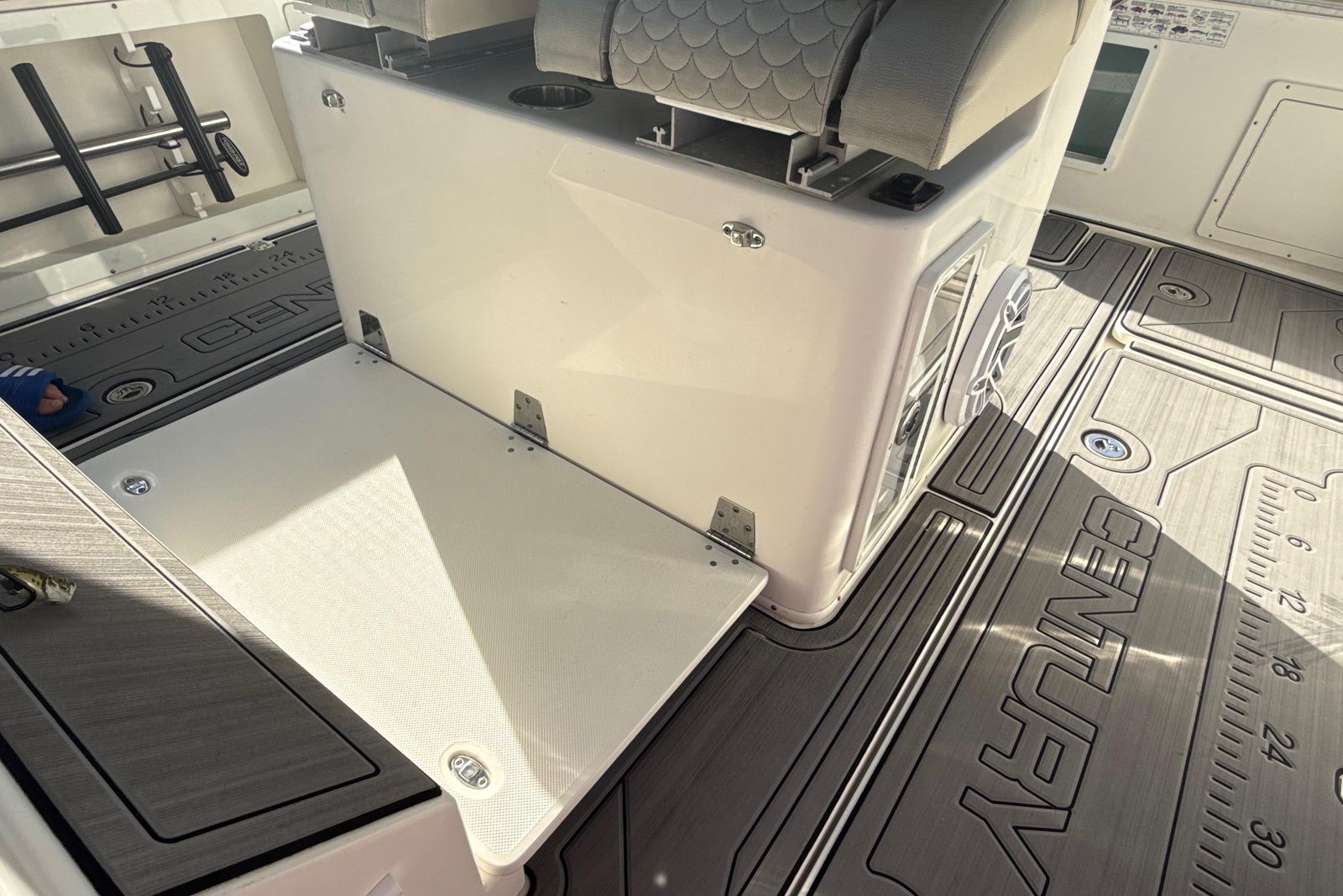 2019 Century 3200 Center Console