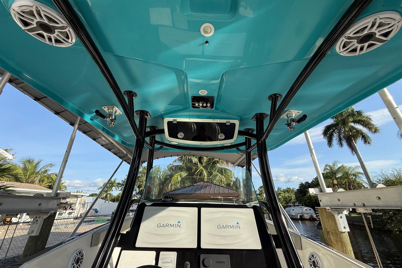 2019 Century 3200 Center Console