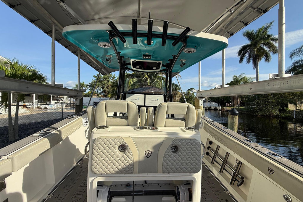 2019 Century 3200 Center Console