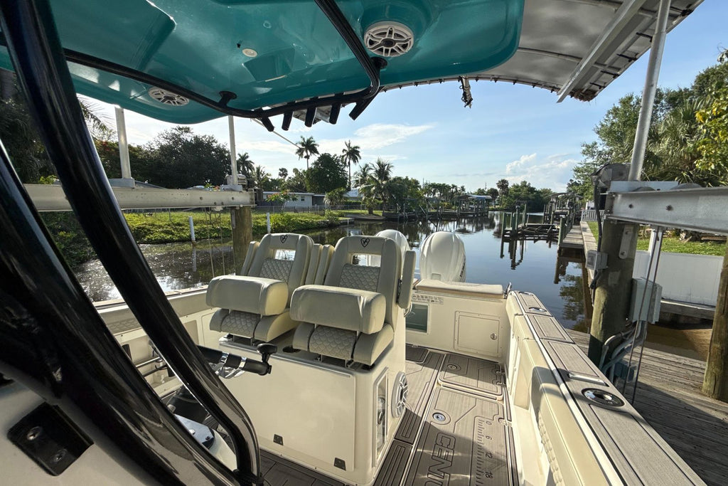 2019 Century 3200 Center Console