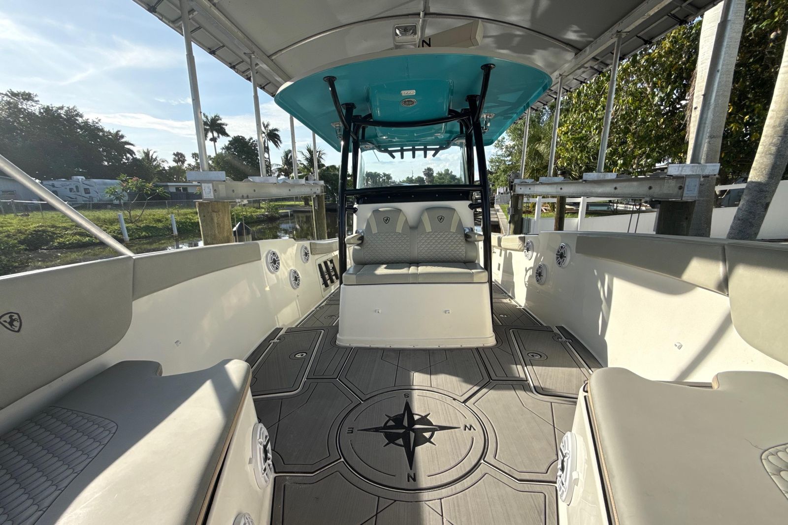 2019 Century 3200 Center Console