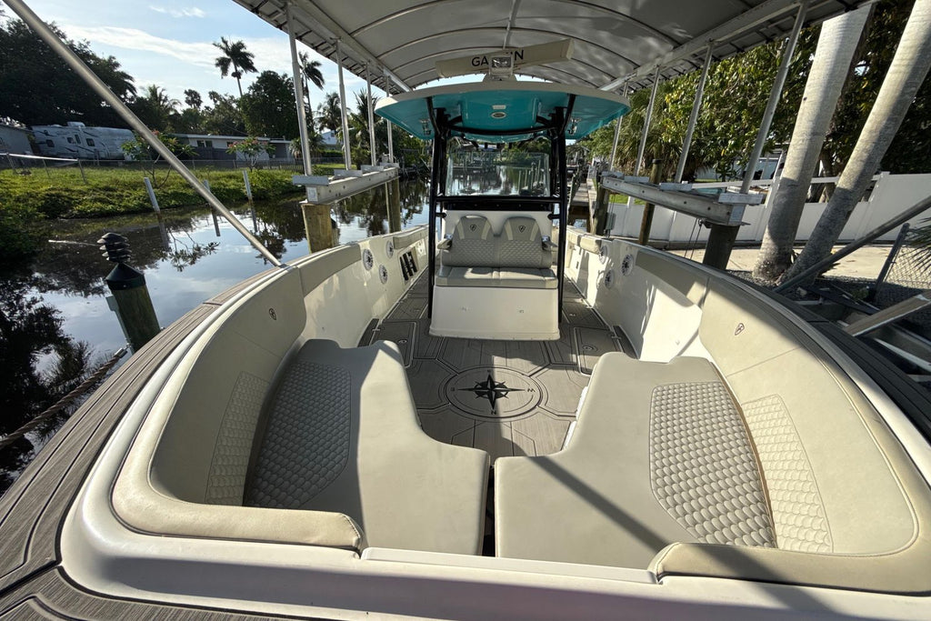 2019 Century 3200 Center Console