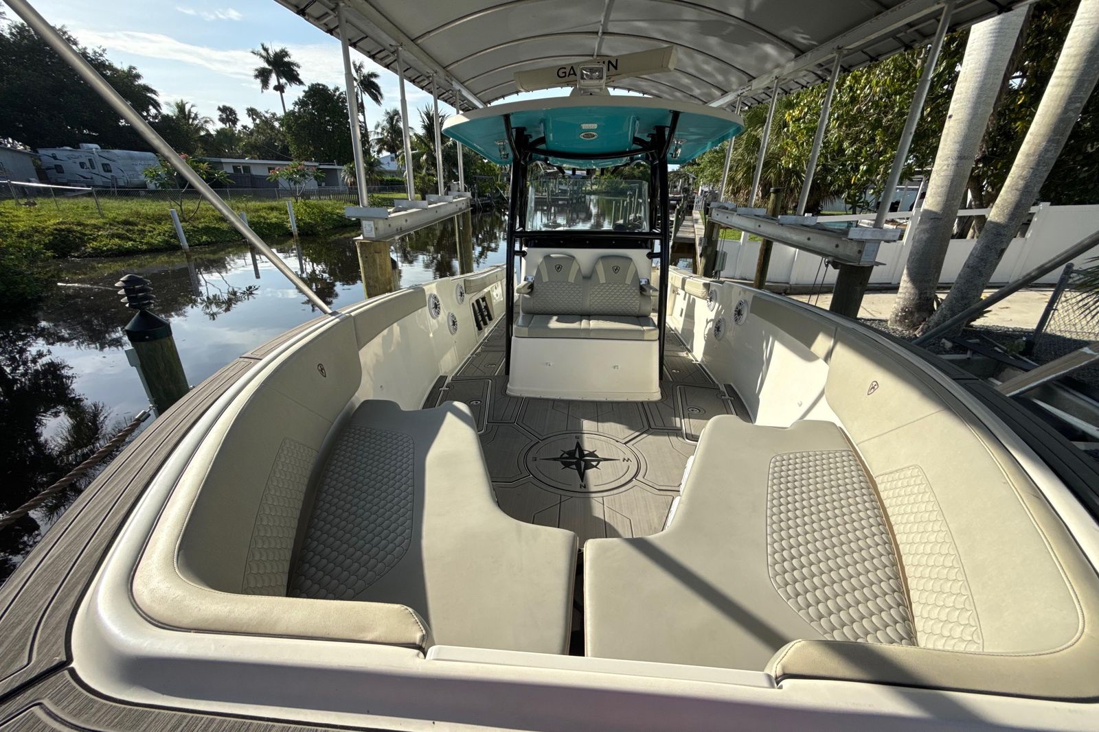 2019 Century 3200 Center Console