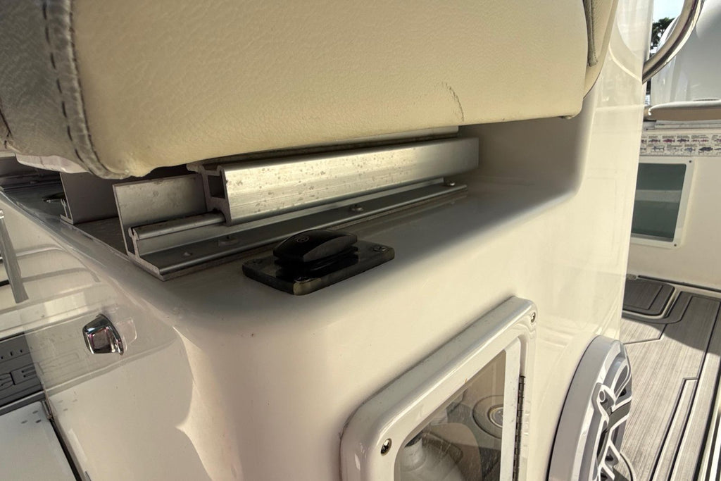 2019 Century 3200 Center Console