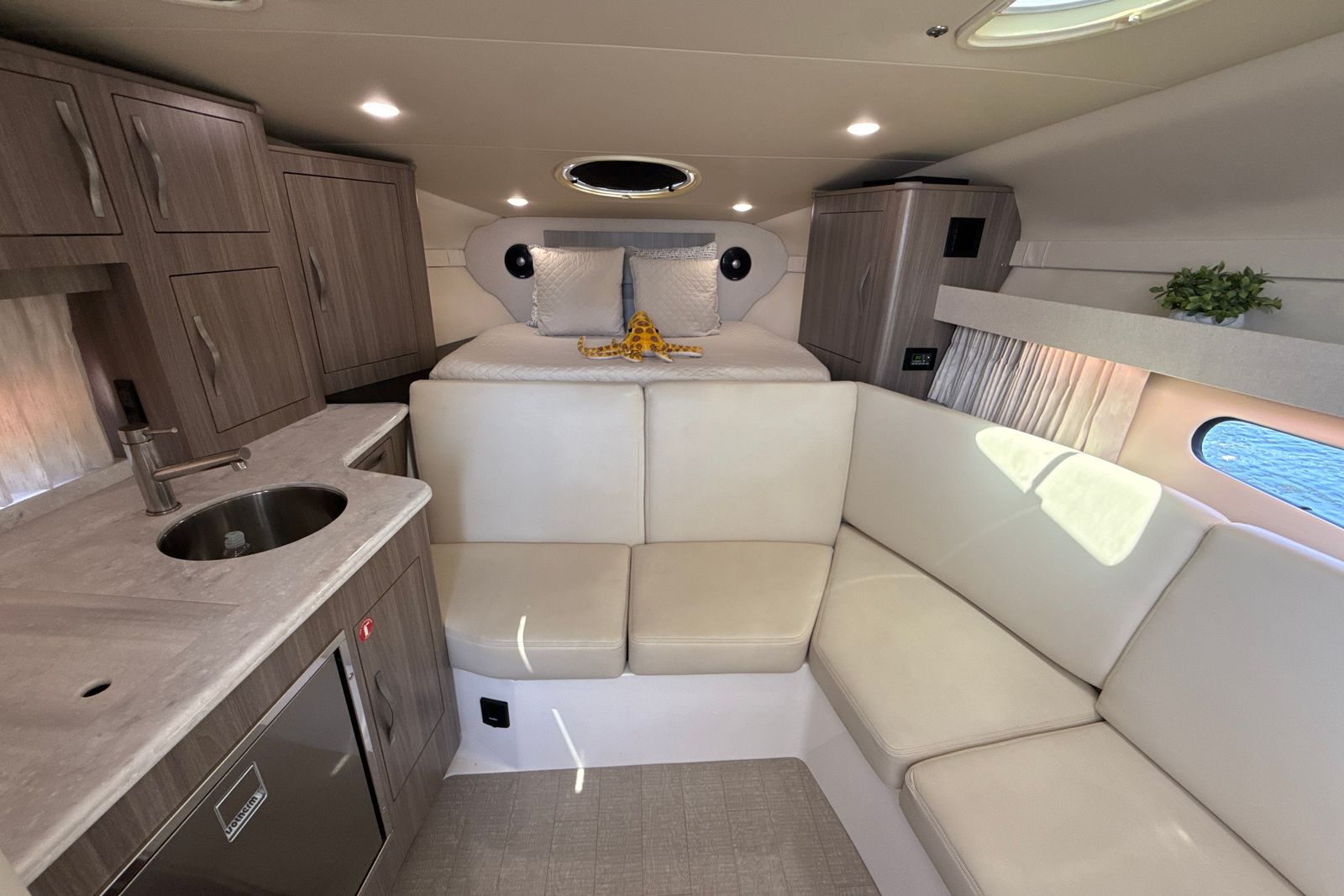 2019 Regal 33 XO