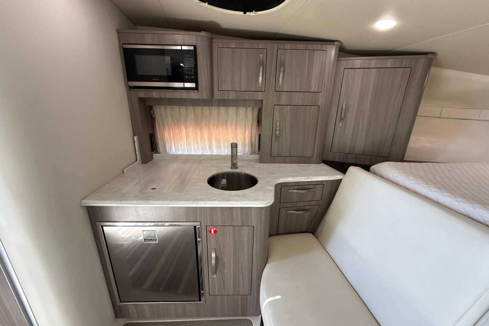 2019 Regal 33 XO