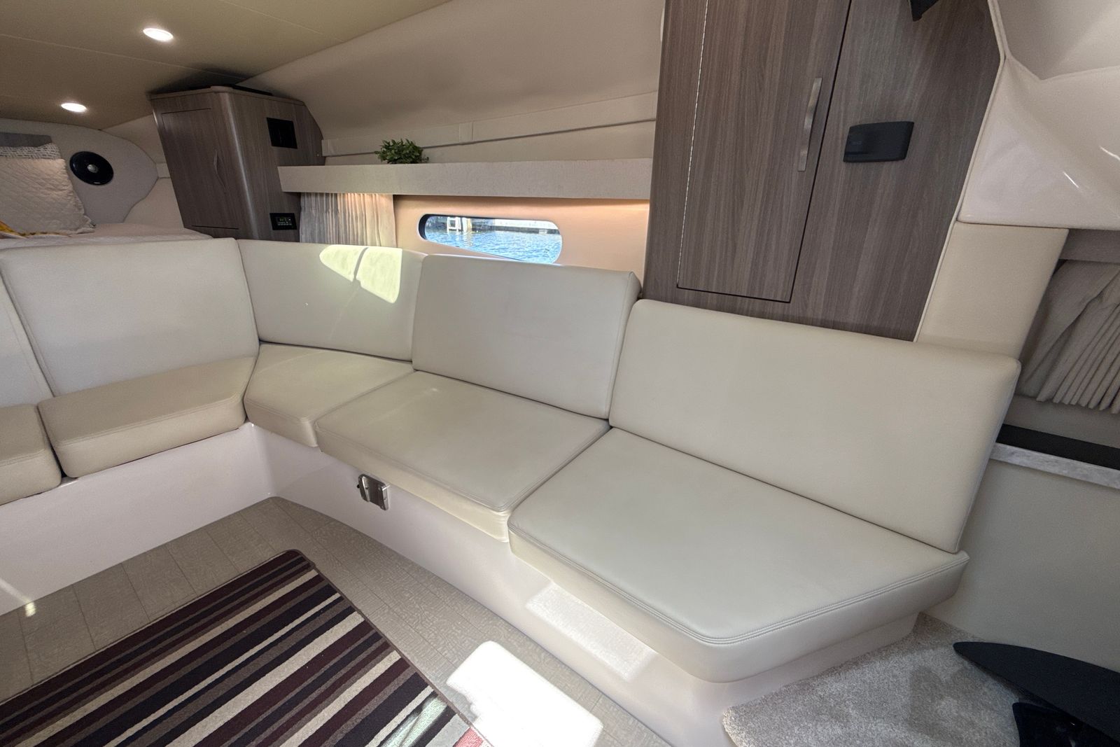 2019 Regal 33 XO