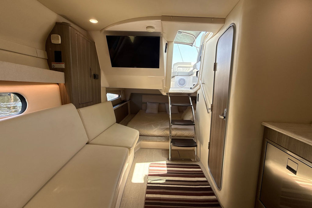 2019 Regal 33 XO
