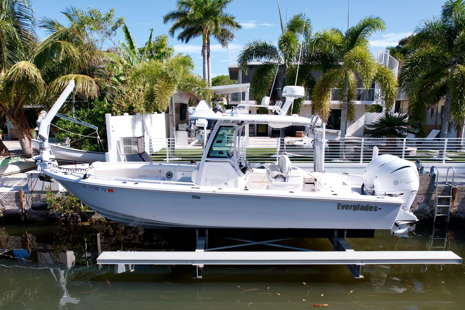 2021 Everglades 273 Center Console