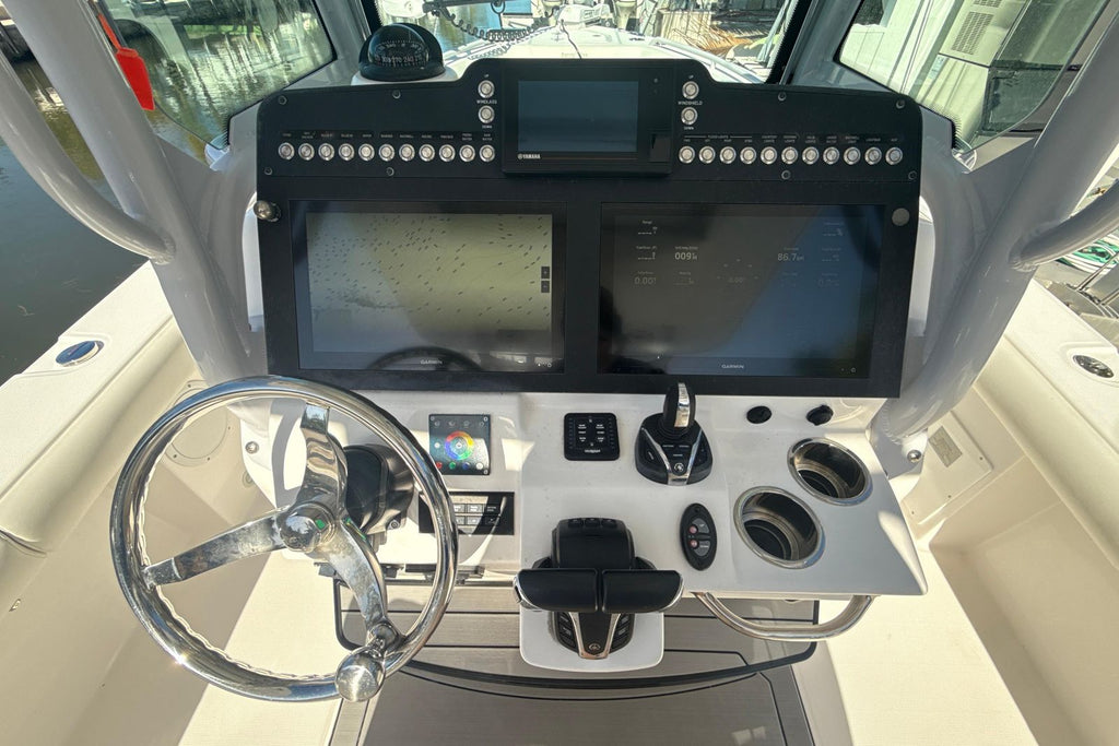 2021 Everglades 273 Center Console