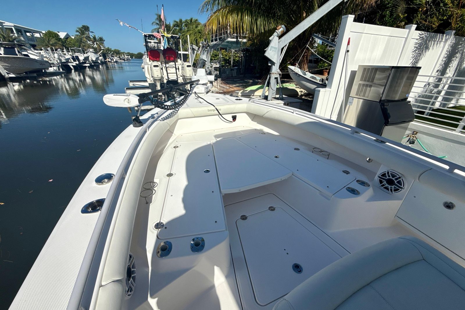 2021 Everglades 273 Center Console