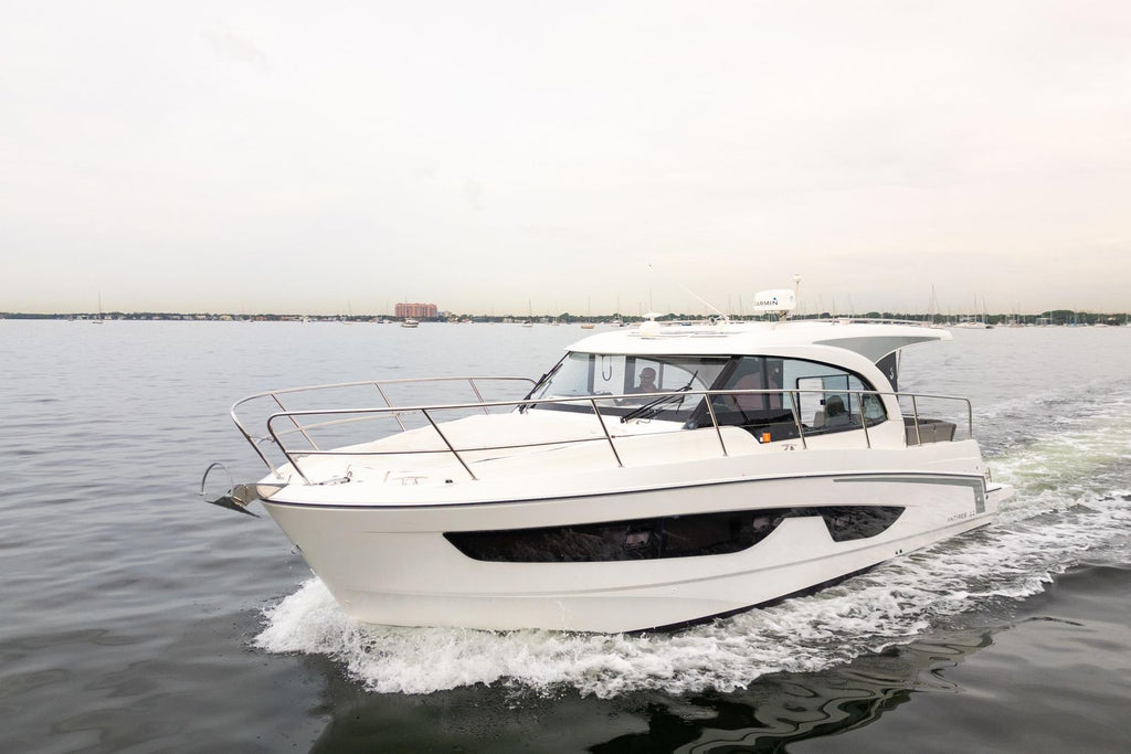 2023 Beneteau Antares 11 — Twin 300HP Mercury Verado Outboards, Miami