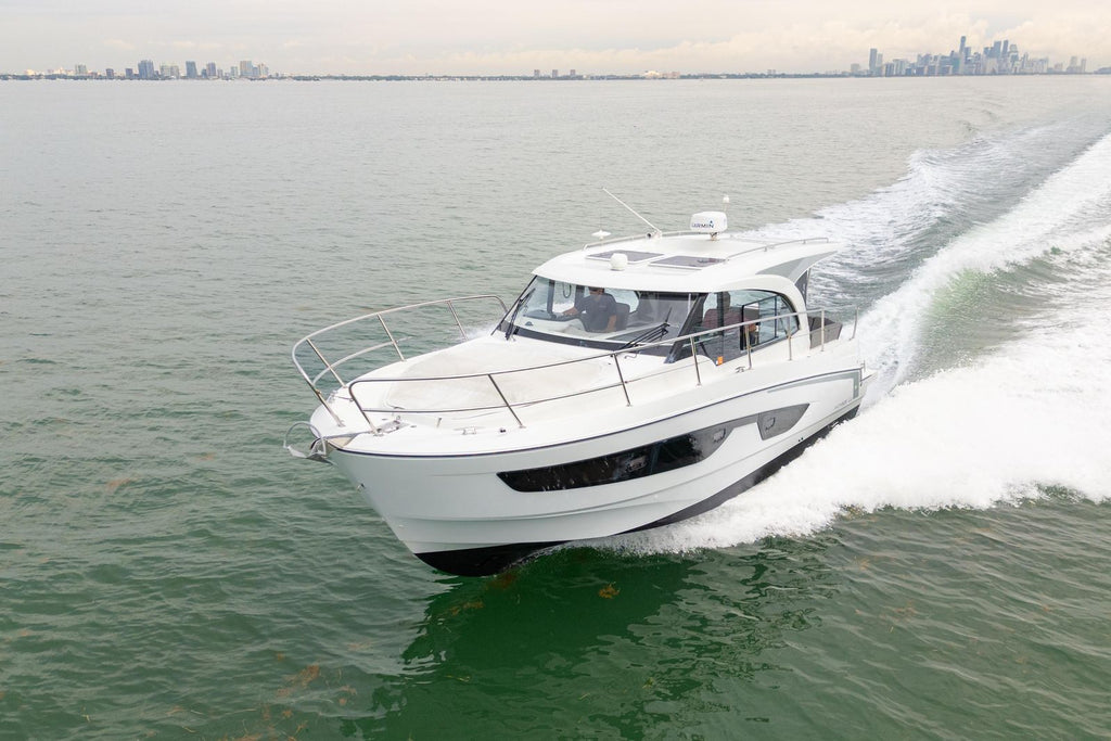 2023 Beneteau Antares 11 — Twin 300HP Mercury Verado Outboards, Miami
