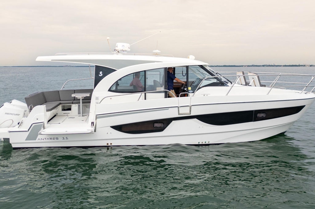 2023 Beneteau Antares 11 — Twin 300HP Mercury Verado Outboards, Miami