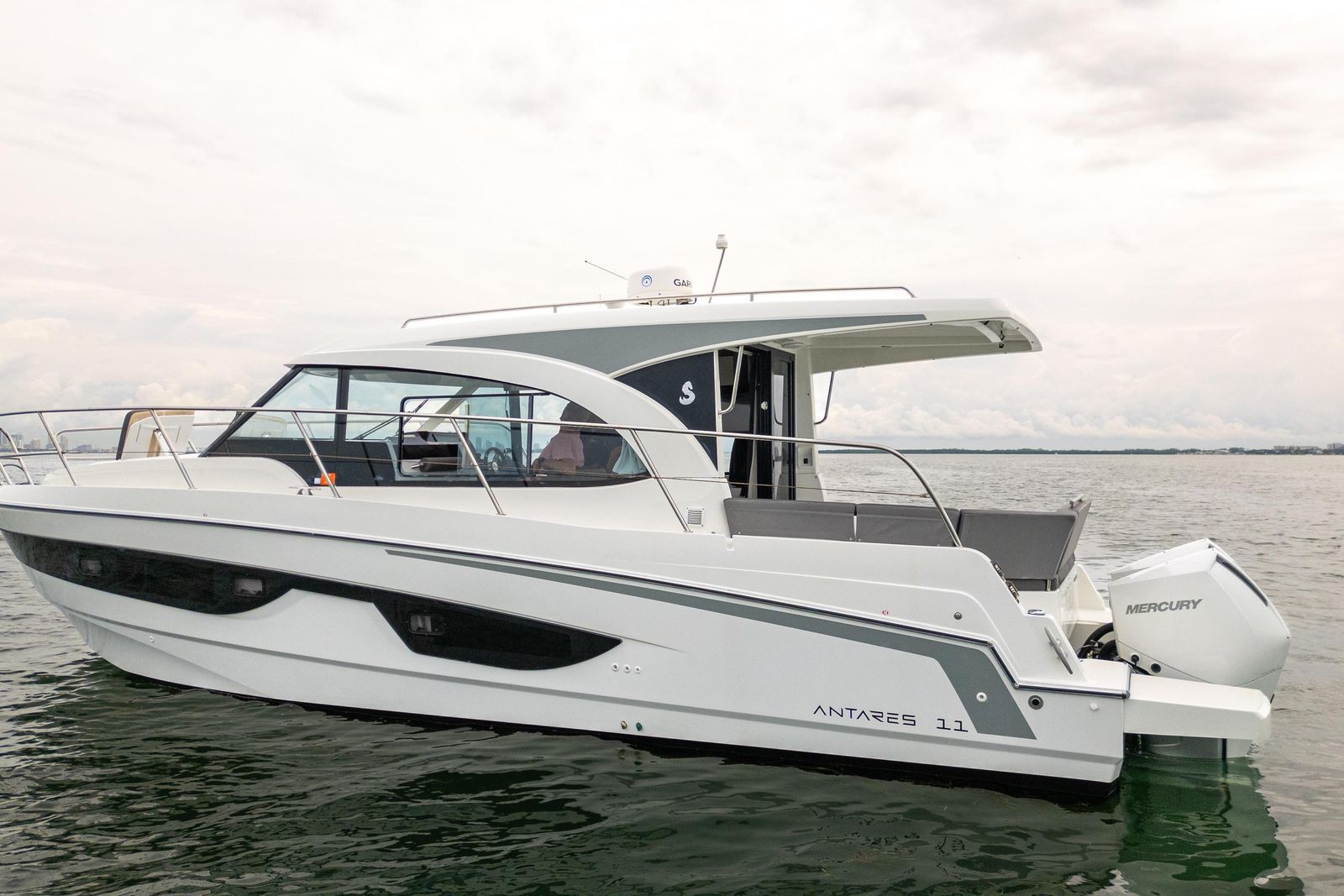 2023 Beneteau Antares 11 — Twin 300HP Mercury Verado Outboards, Miami