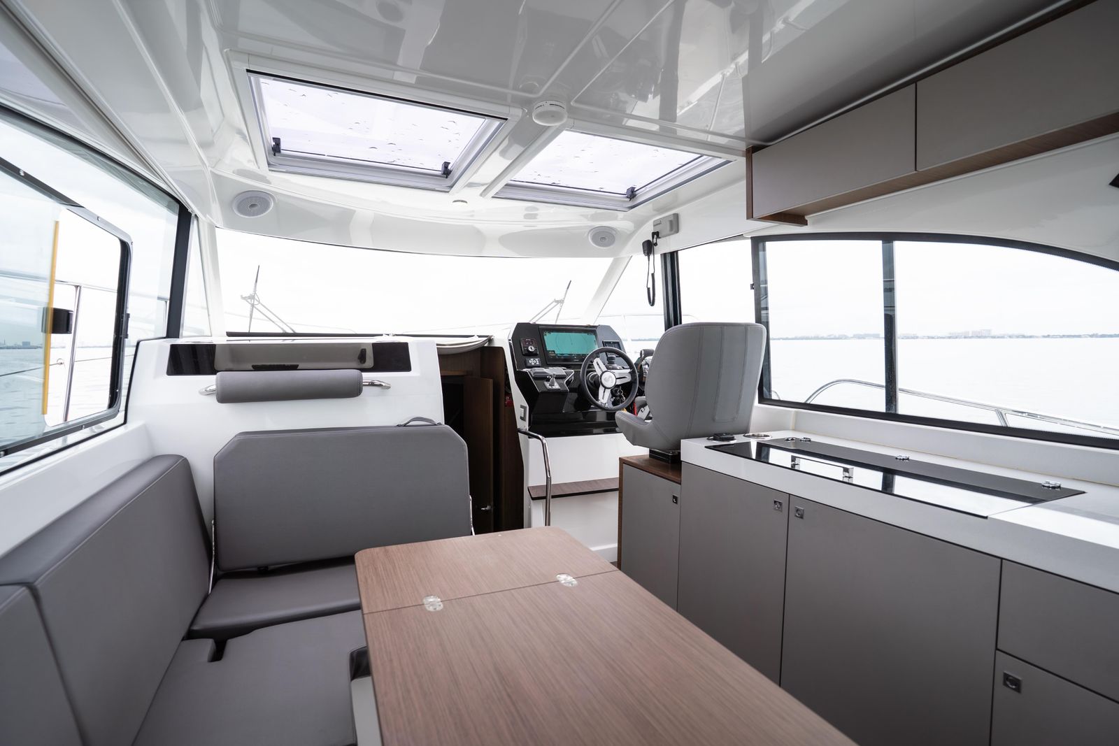 2023 Beneteau Antares 11 — Twin 300HP Mercury Verado Outboards, Miami