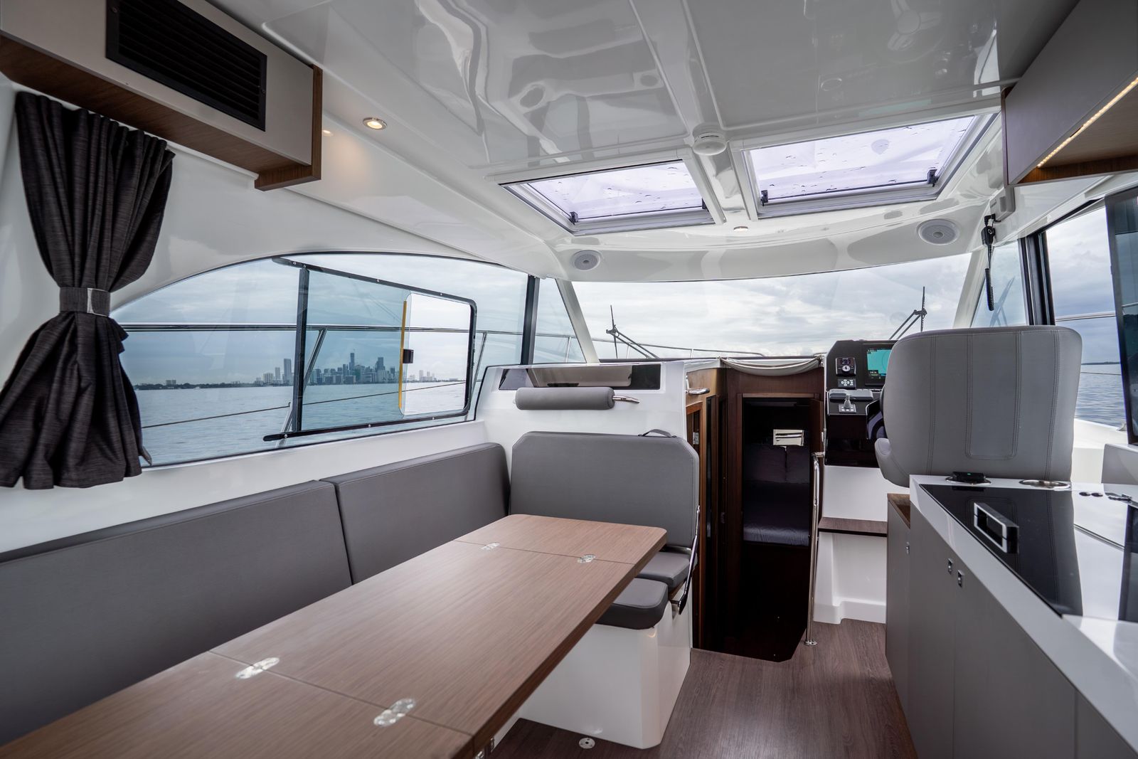 2023 Beneteau Antares 11 — Twin 300HP Mercury Verado Outboards, Miami