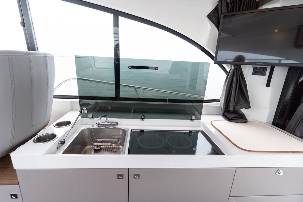2023 Beneteau Antares 11 — Twin 300HP Mercury Verado Outboards, Miami