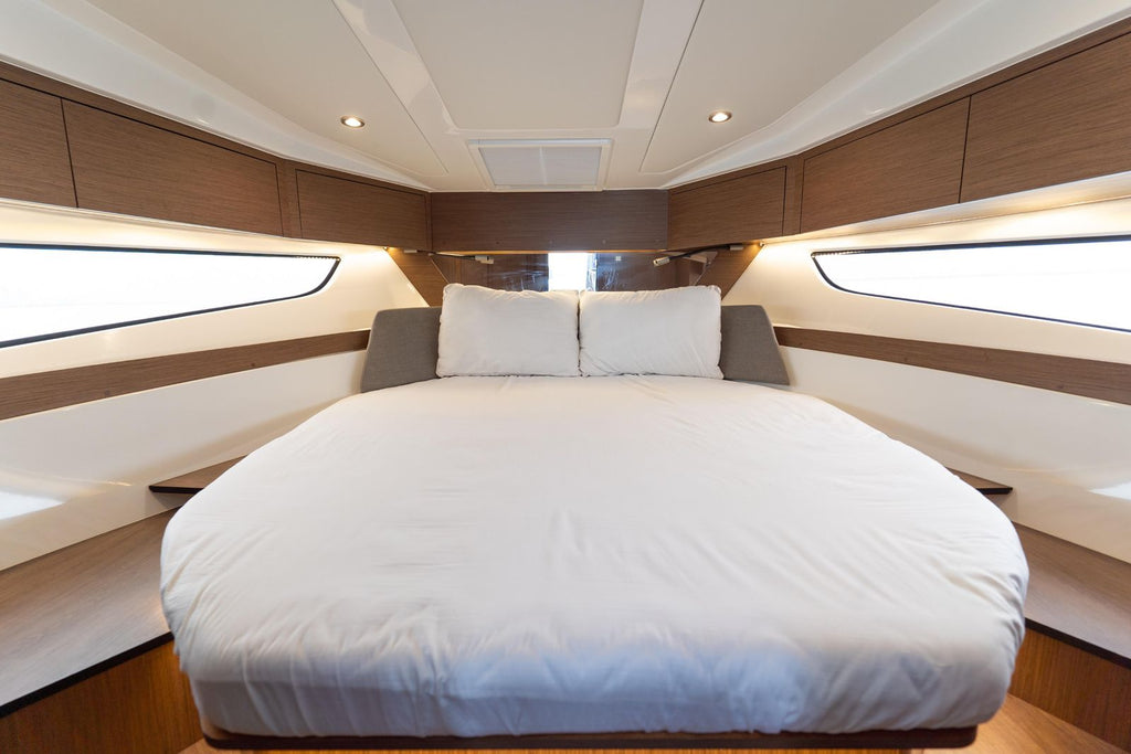 2023 Beneteau Antares 11 — Twin 300HP Mercury Verado Outboards, Miami