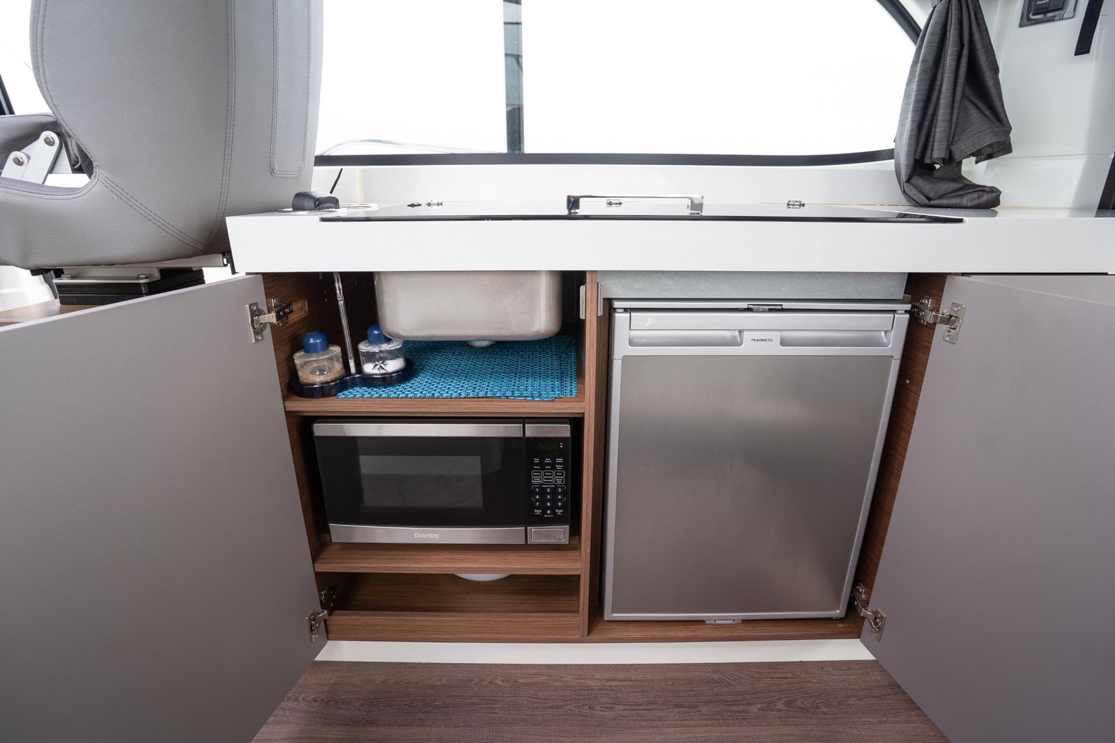 2023 Beneteau Antares 11 — Twin 300HP Mercury Verado Outboards, Miami