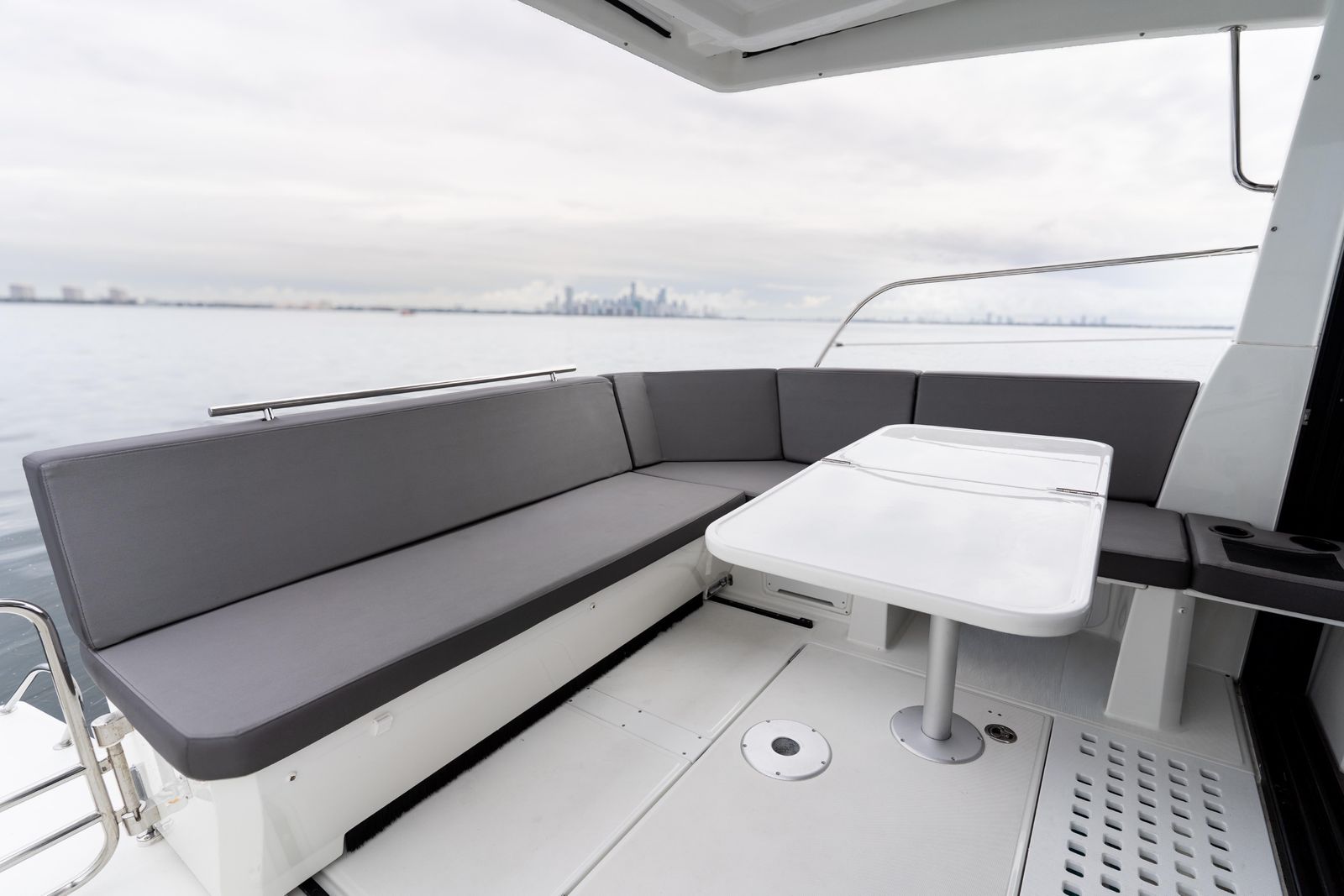 2023 Beneteau Antares 11 — Twin 300HP Mercury Verado Outboards, Miami