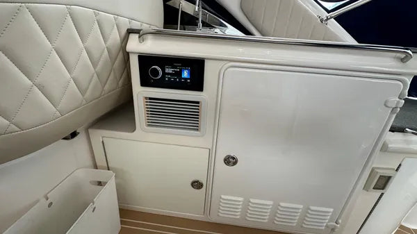 2007 Regal Commodore 4460 — Twin Volvo D6 IPS Diesels, Miami