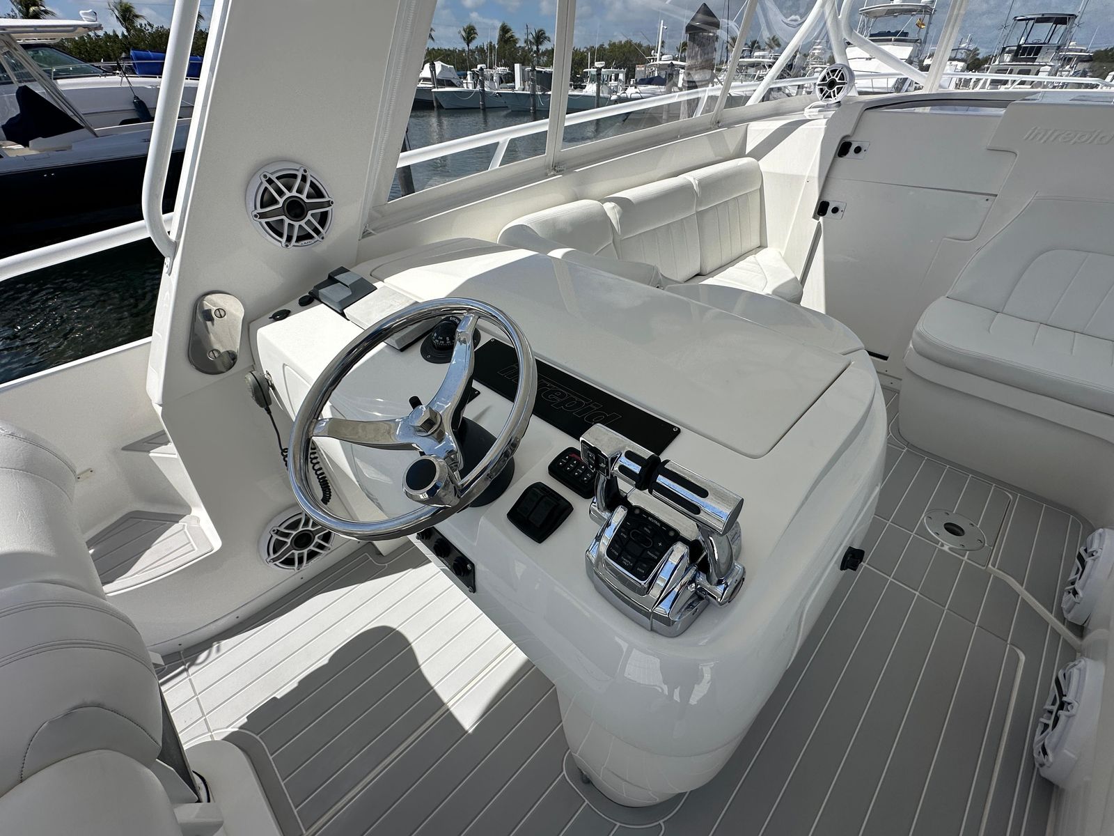 2008 Intrepid 390 Sport Yacht