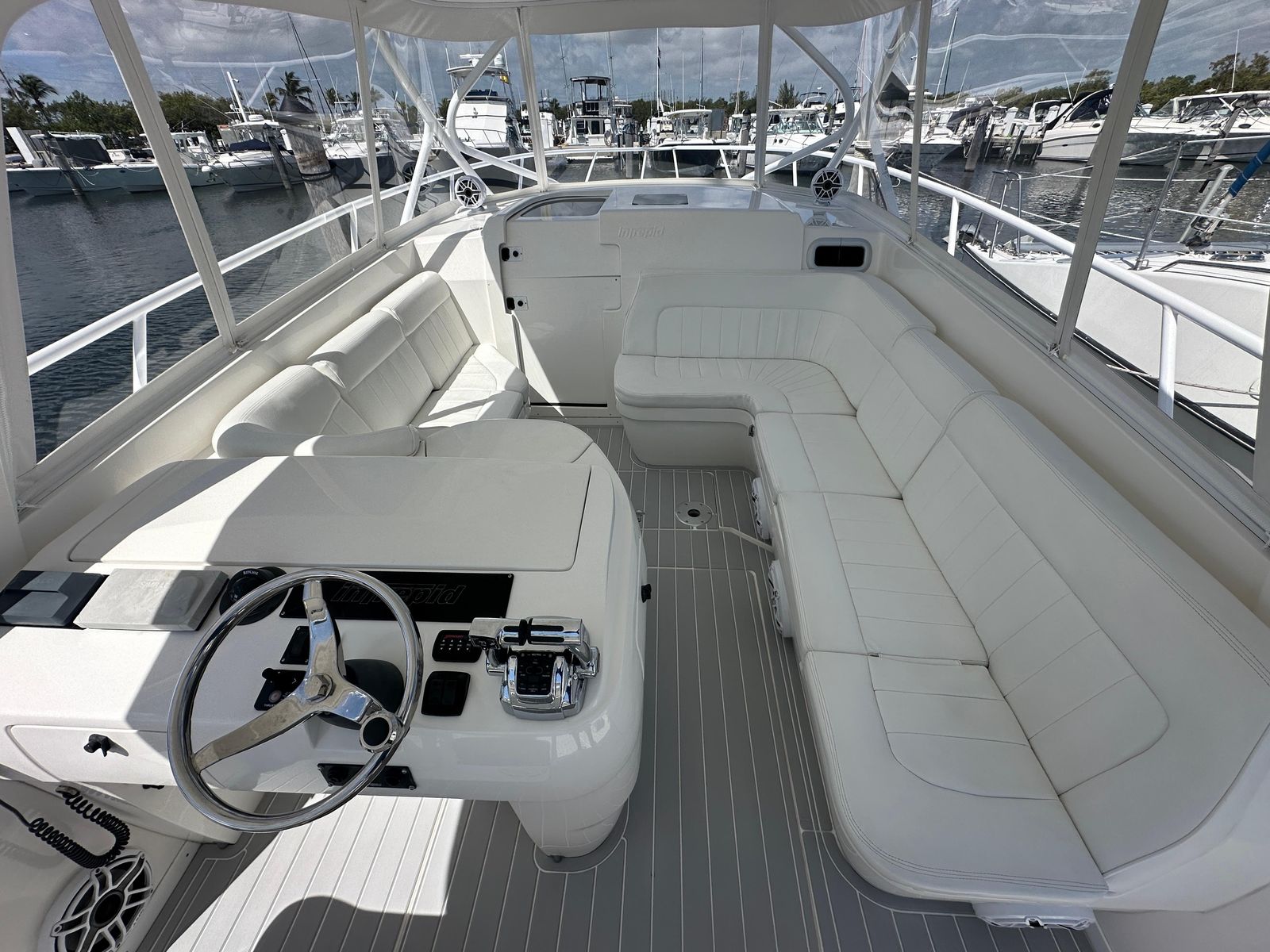 2008 Intrepid 390 Sport Yacht