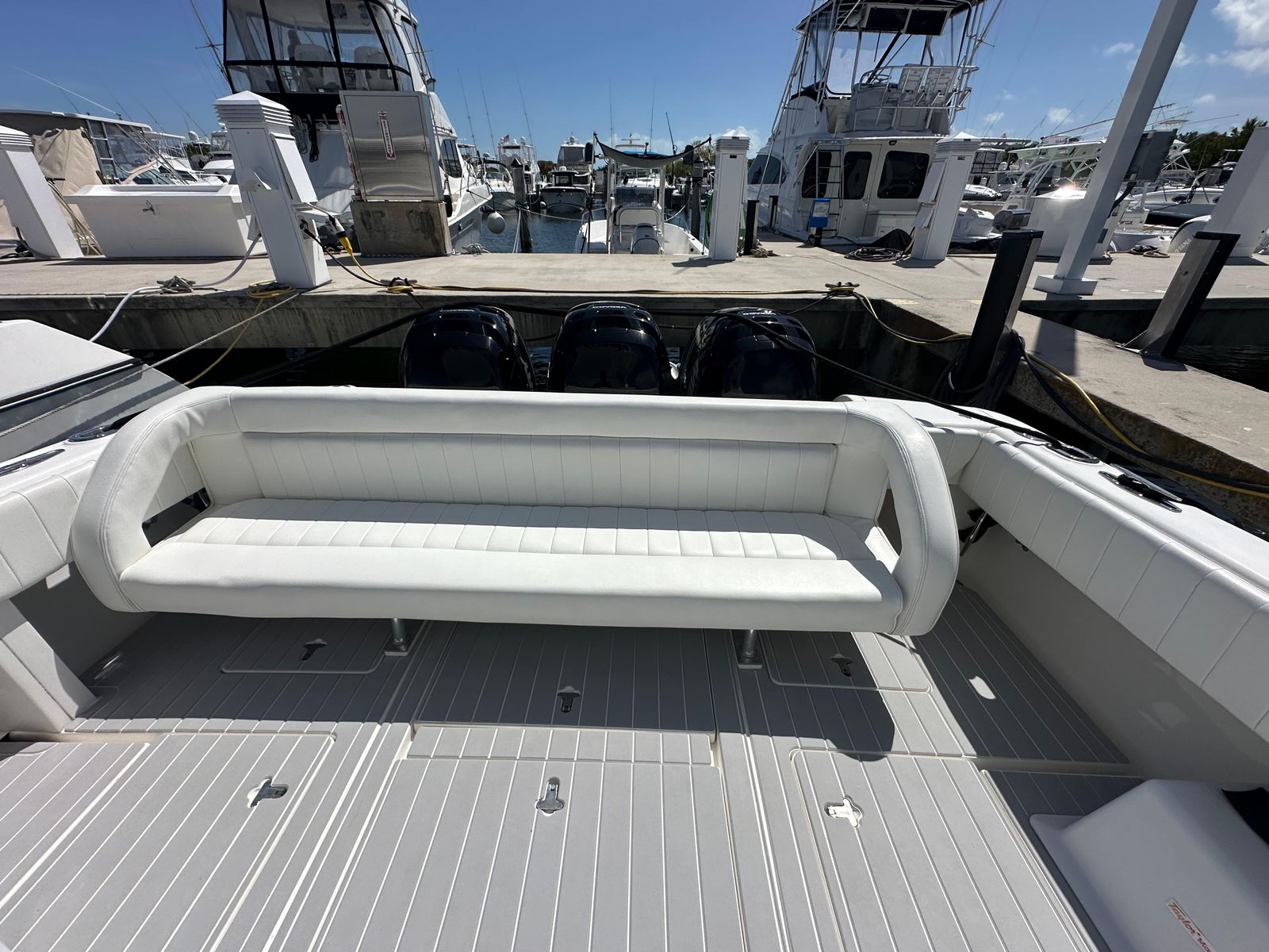 2008 Intrepid 390 Sport Yacht