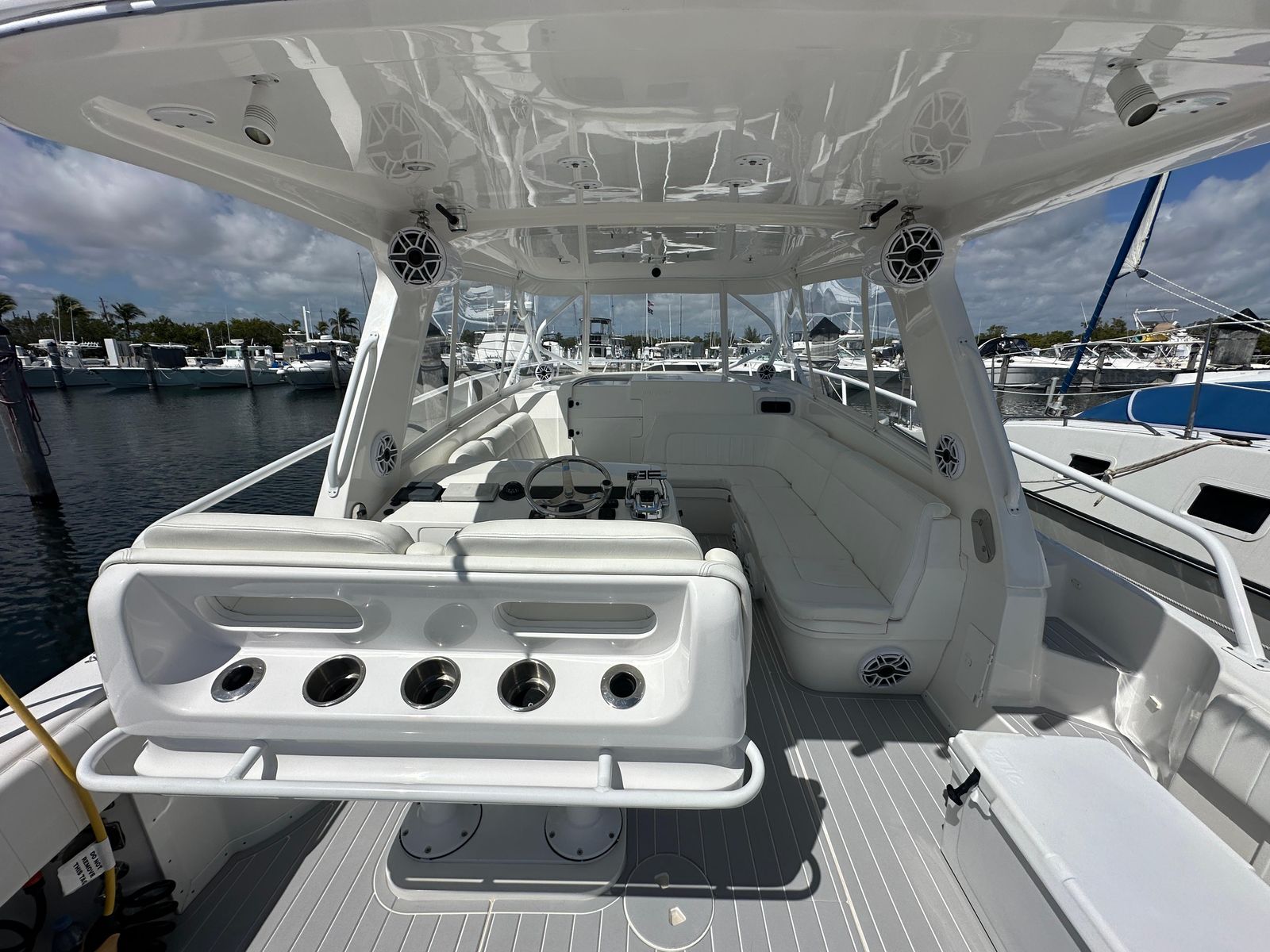 2008 Intrepid 390 Sport Yacht