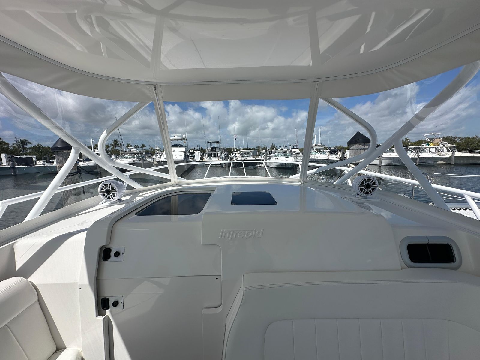 2008 Intrepid 390 Sport Yacht