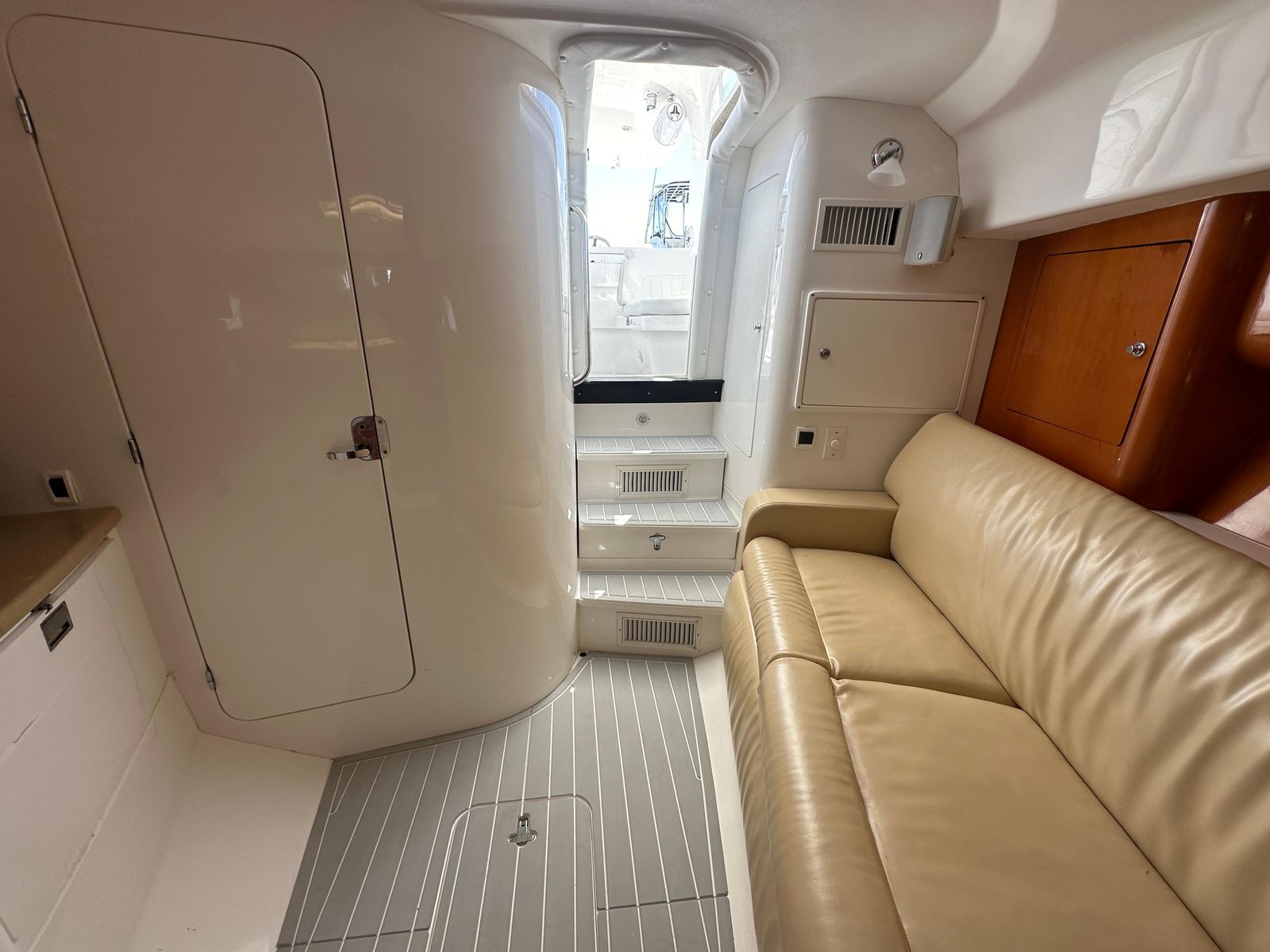 2008 Intrepid 390 Sport Yacht