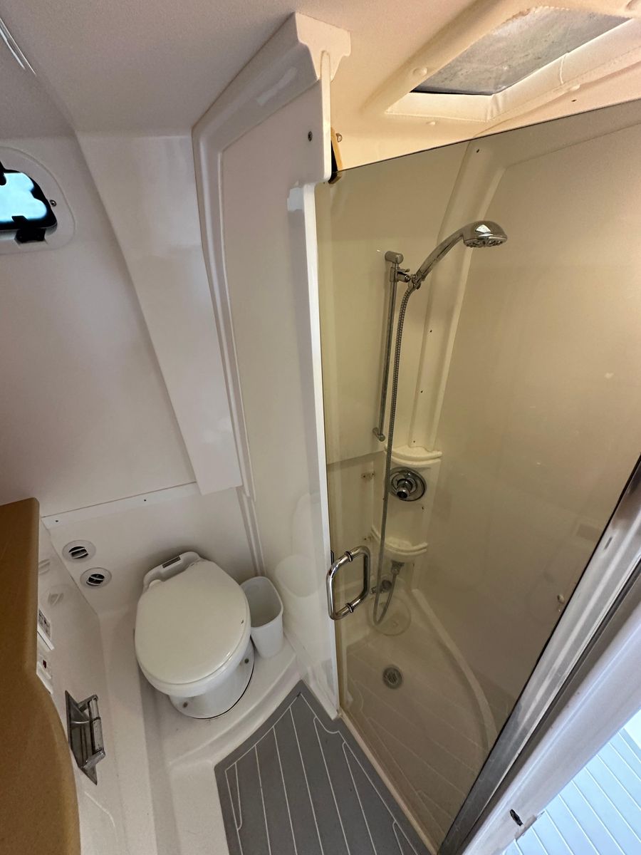 2008 Intrepid 390 Sport Yacht