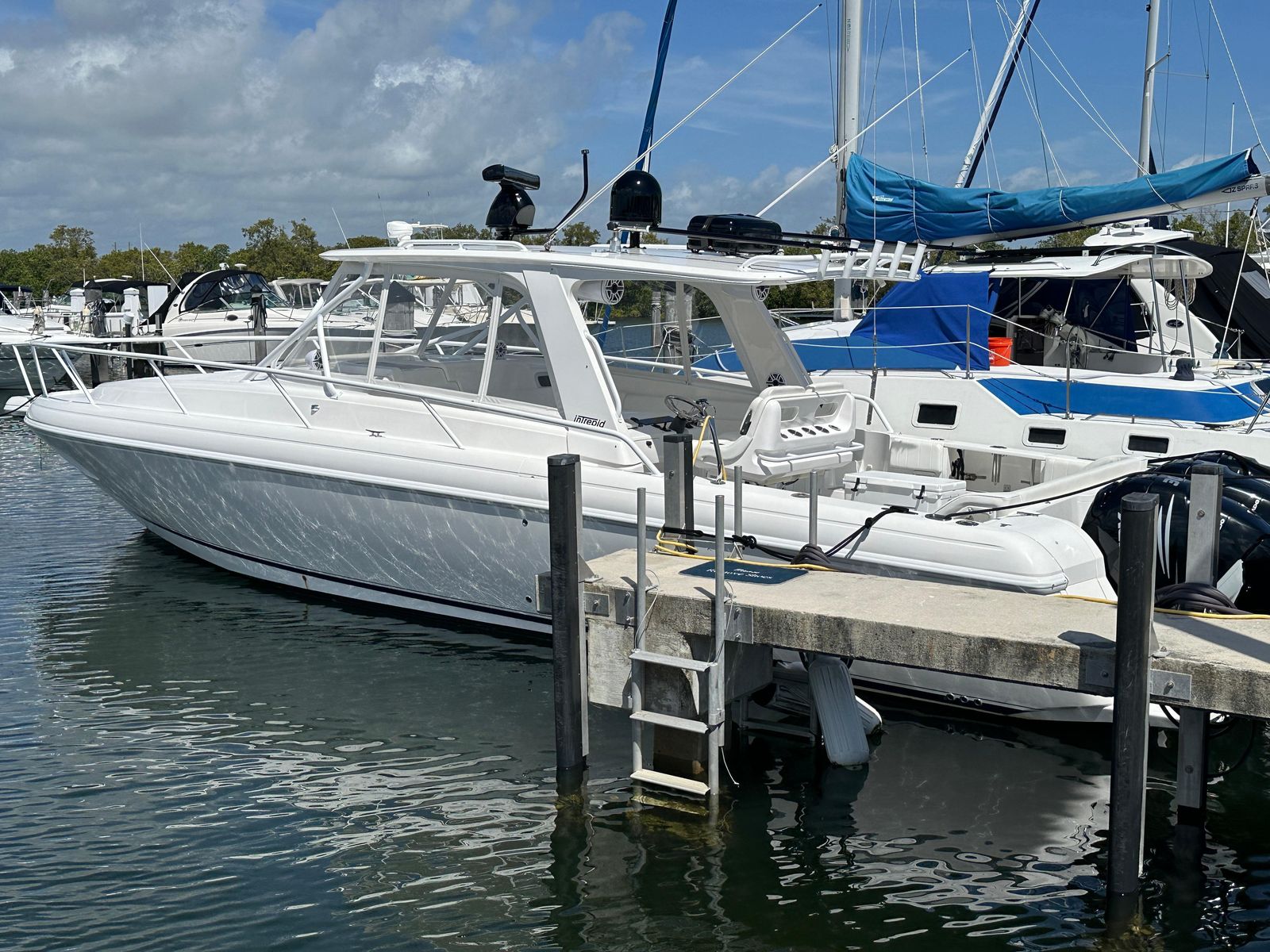 2008 Intrepid 390 Sport Yacht