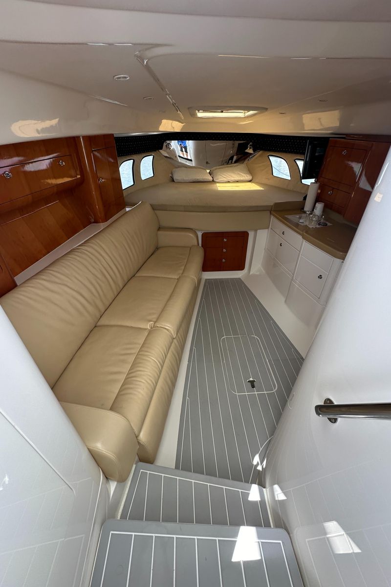 2008 Intrepid 390 Sport Yacht
