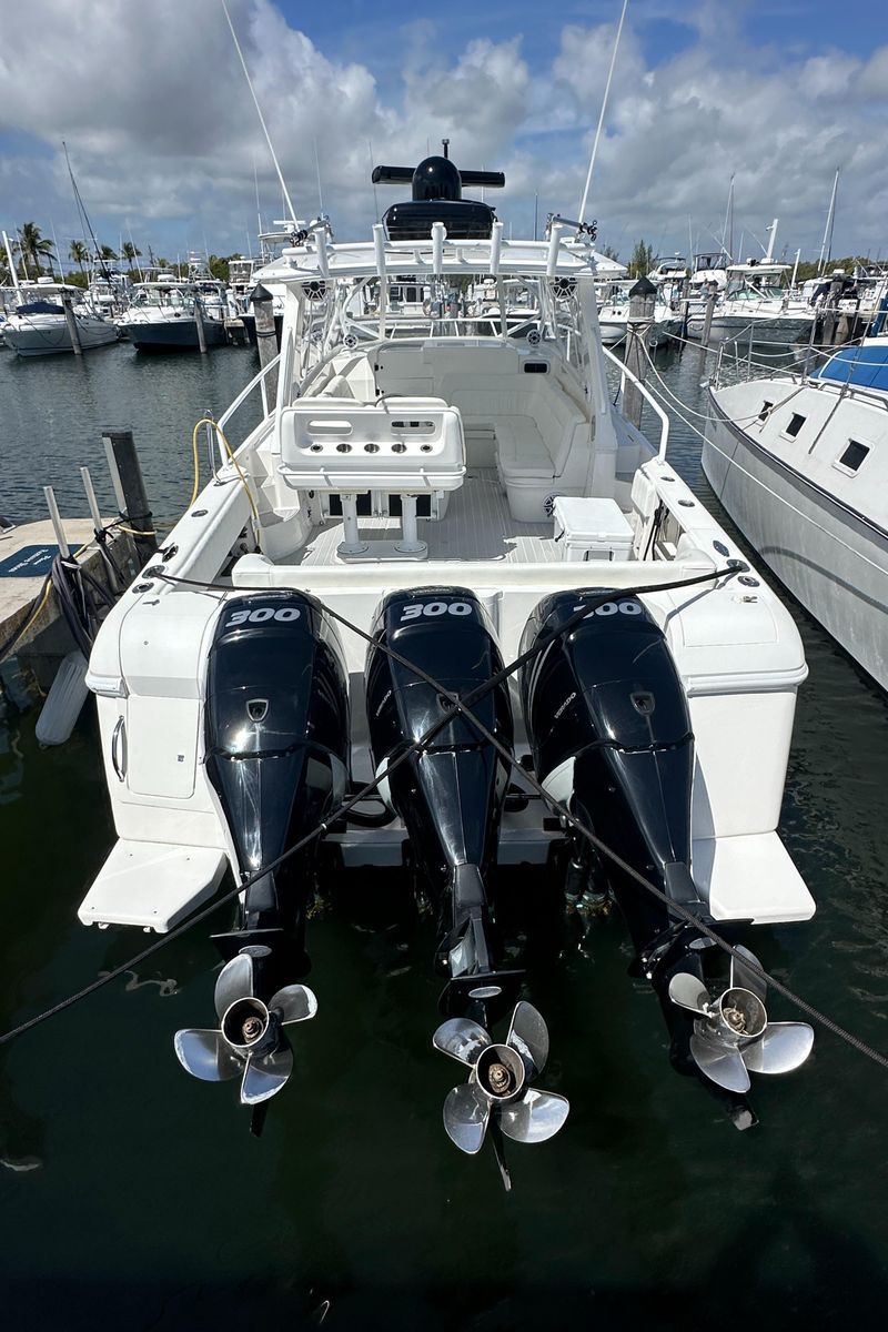 2008 Intrepid 390 Sport Yacht